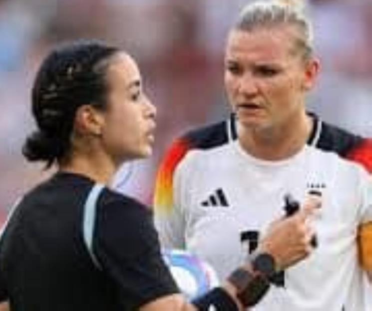 Debutan árbitras mexicanas en futbol femenil de JO