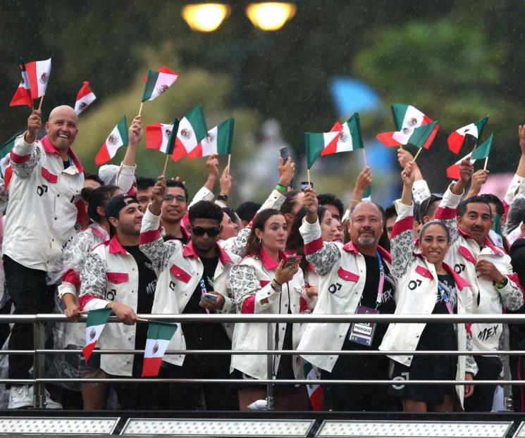 Delegaciones atraviesan el Río Sena en la inauguración de París 2024