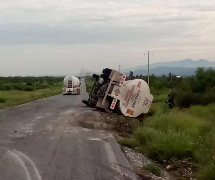 Se vuelca pipa en la carretera a Colombia