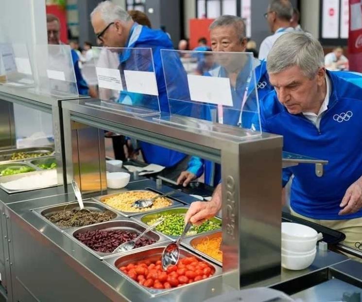 Se quejan atletas sobre la comida