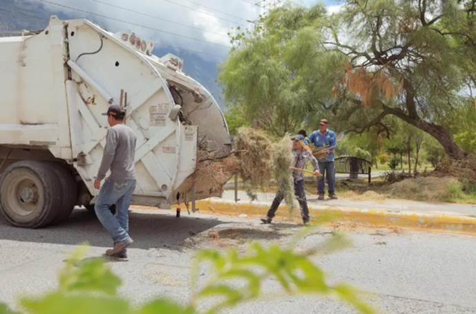 Emprende Santa Catarina labores de desmalezamiento