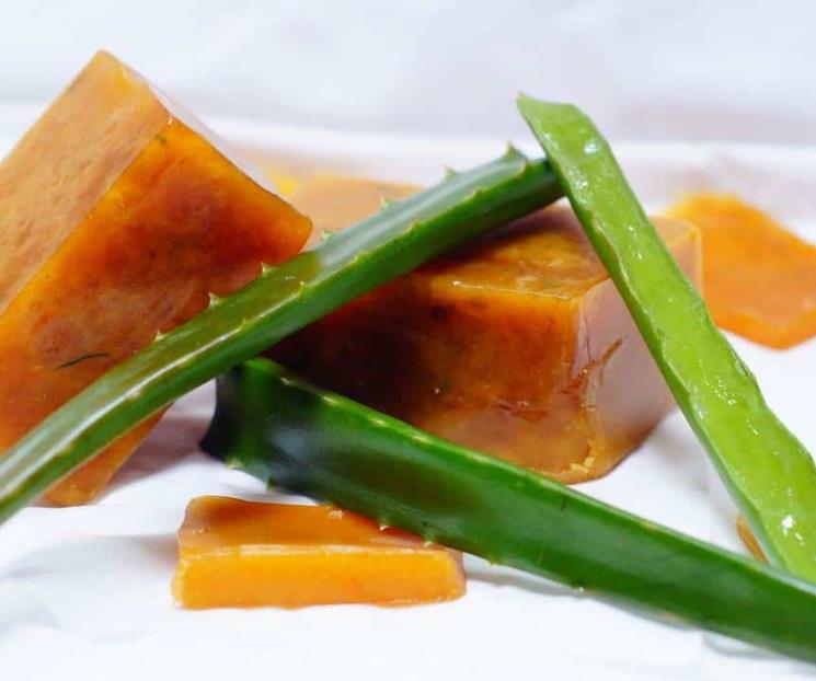 Cómo hidratar y eliminar manchas de la piel con sábila natural