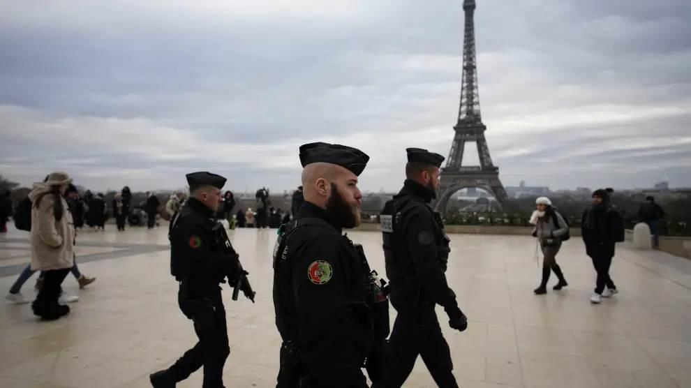 Arrestan a presuntos ‘yihadistas’ por alistar ataques en París Arrestan a presuntos ‘yihadistas’ por alistar ataques en París