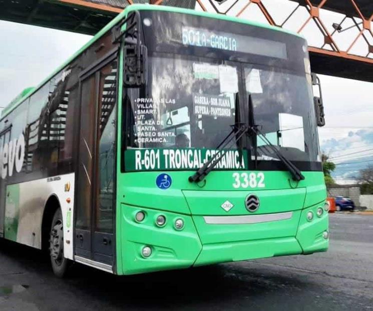 Amenazan transportistas de Nuevo León con paro