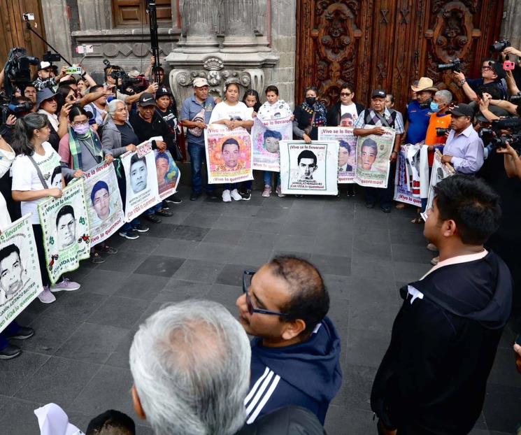 AMLO y padres de los 43 normalistas acuerdan reunión para agosto AMLO y padres de los 43 normalistas acuerdan reunión para agosto