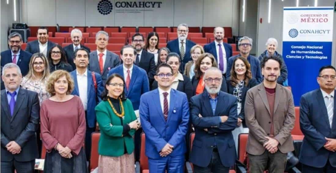 Rosaura Ruiz presenta a su equipo de transición Rosaura Ruiz presenta a su equipo de transición