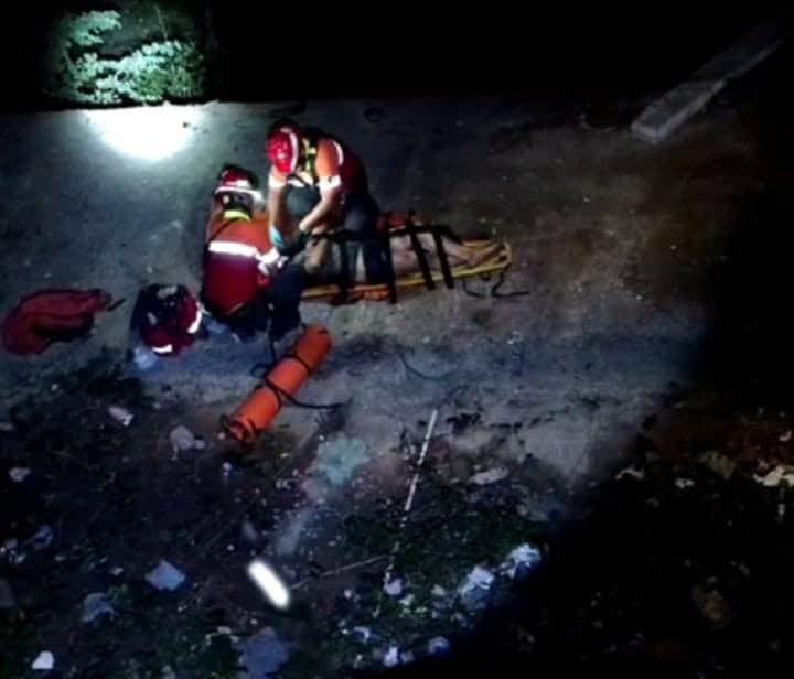 Rescatan a hombre que cae al Río La Silla Rescatan a hombre que cae al Río La Silla