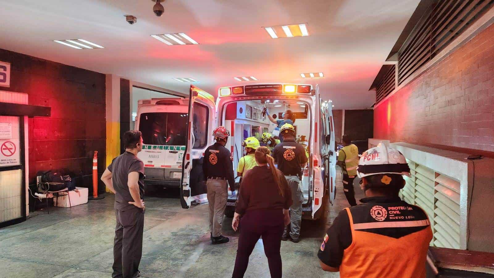 Protección Civil del Estado hizo el traslado de Matehuala a Monterrey de dos lesionados originarios de Apodaca, quienes tuvieron un accidente en Real de Catorce, San Luis Potosí, y donde fallecieron dos personas.