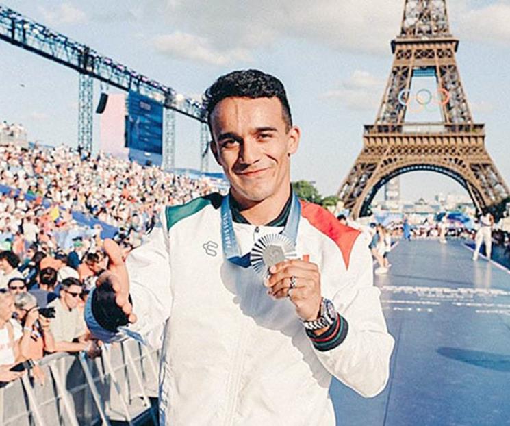 Celebran a Celaya en París
