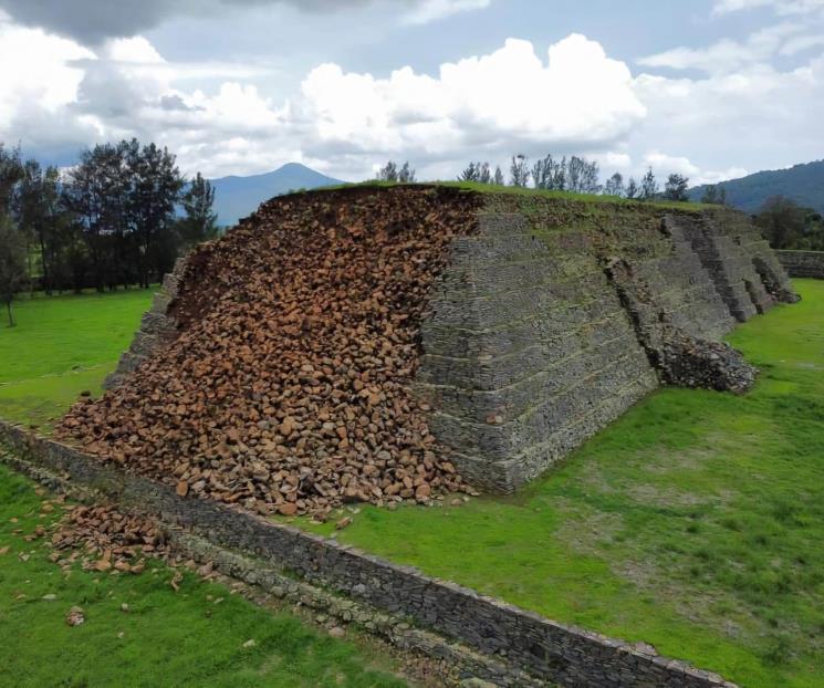 Se derrumba pirámide por lluvias en Michoacán