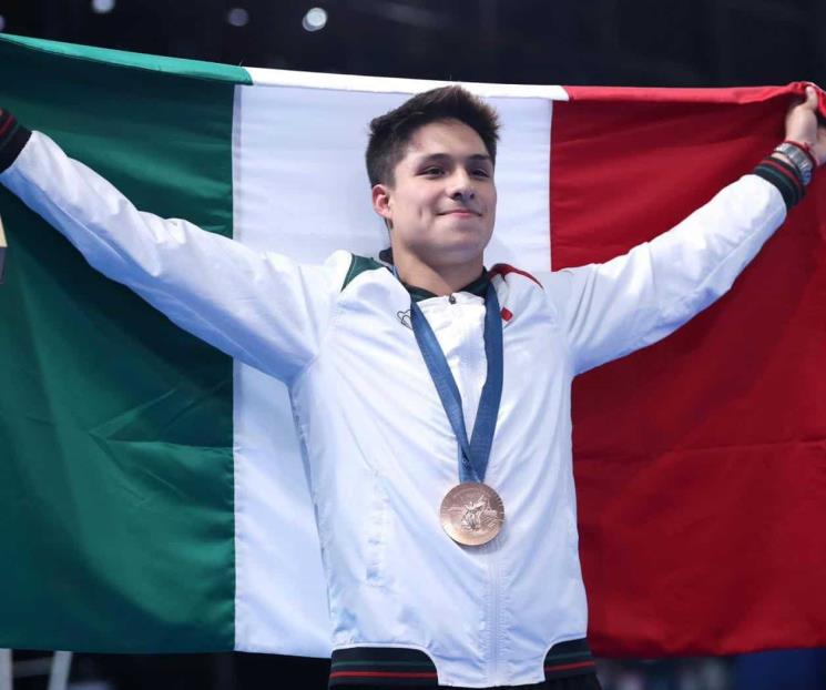 Osmar Olvera hace historia con doble medalla para México en París