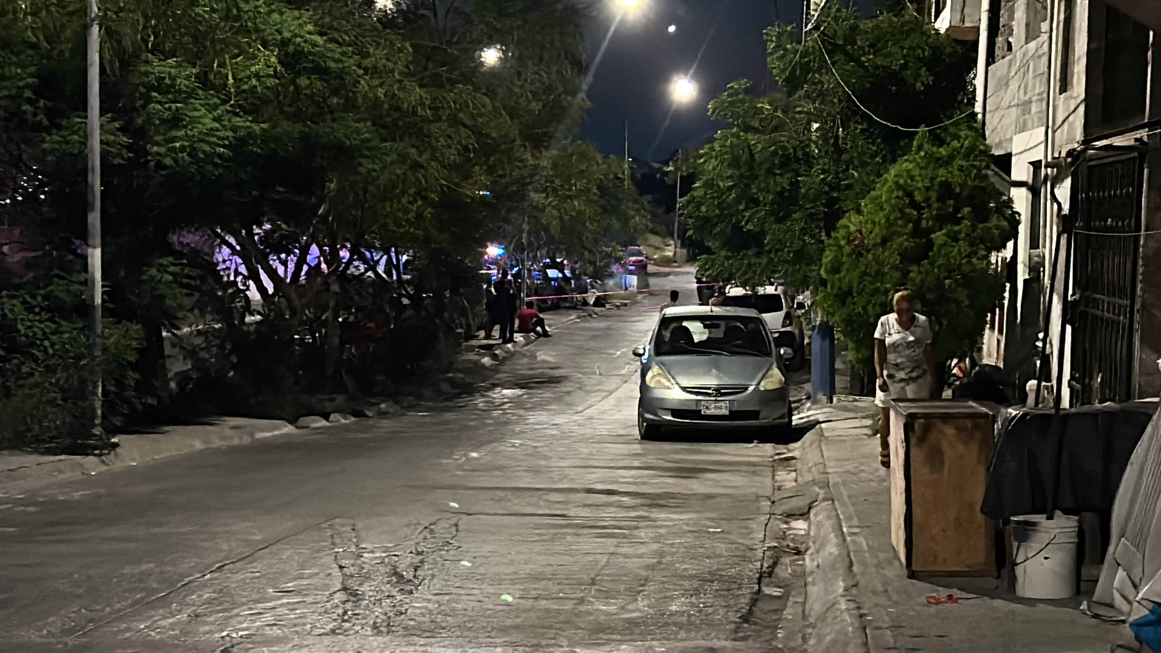 Un hombre fue acribillado a balazos por sicarios quienes iban a bordo de un vehículo en color blanco logrando darse a la fuga, en Santa Catarina.