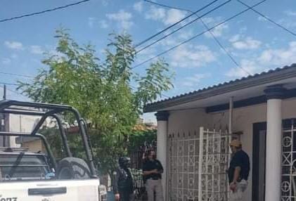 En el momento en que limpiaba una casa que iba a rentar, una mujer encontró dentro el cadáver de un hombre en estado de descomposición dentro de una bolsa, ayer en la zona centro de Salinas Victoria.