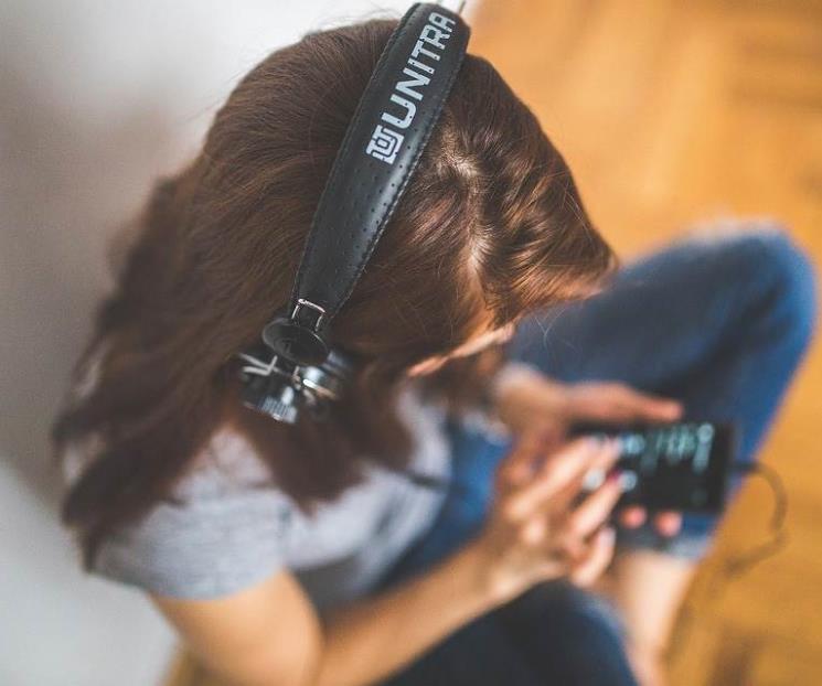 ¿Por qué no es bueno escuchar música antes de dormir?