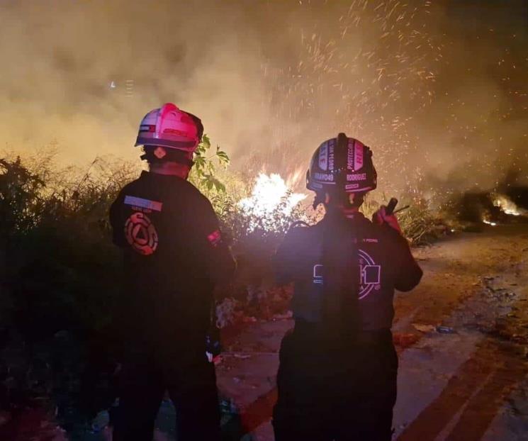 Alarma incendio de basurero clandestino en la Loma Larga