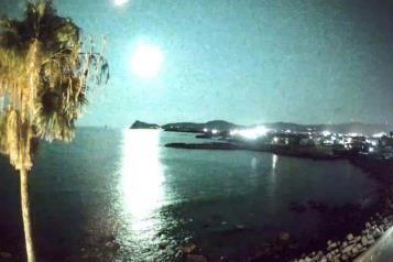 Paso de meteorito ilumina los cielo de Japón