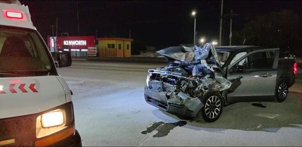 Un choque por alcance entre dos camionetas movilizó a elementos de rescate, en la Carretera Allende-Cadereyta,municipio de Allende, al sur de Nuevo León.