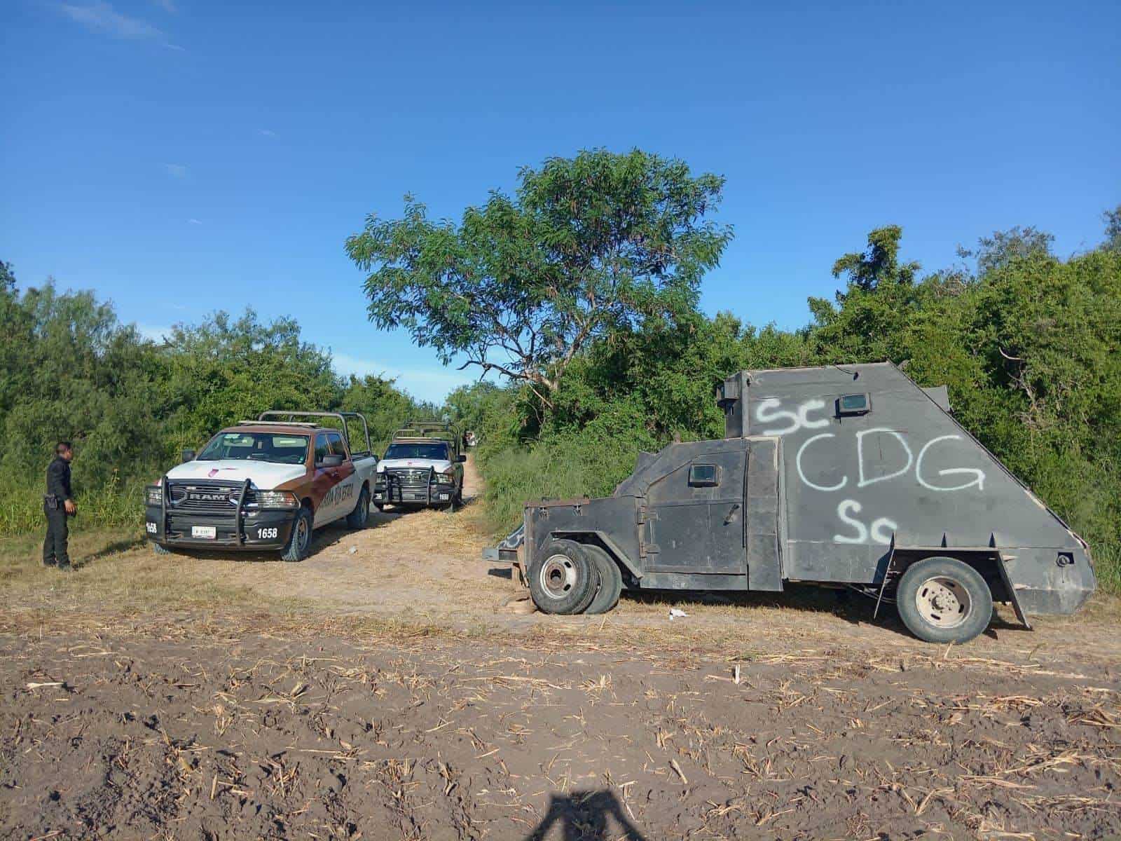 En un operativo conjunto realizado por autoridades estatales y federales, en el municipio de China, Nuevo León, se logró el decomiso de varios vehículos de los denominados “Monstruos” con blindaje artesanal y todo un arsenal, que utilizaba un Grupo de la delincuencia organizada que opera en Tamaulipas.