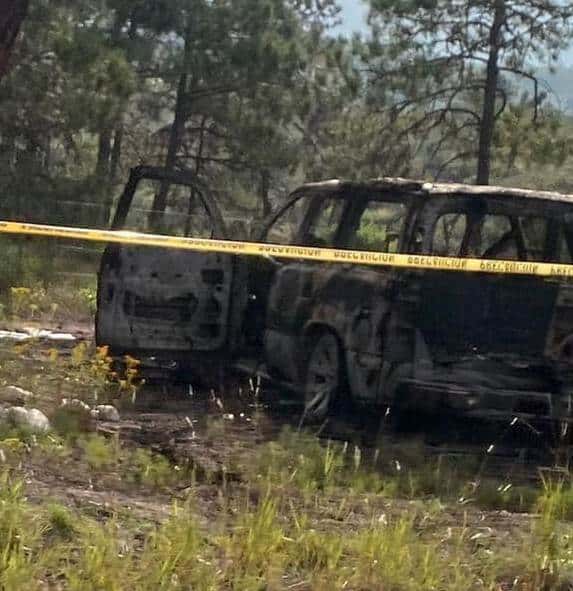 Una camioneta con placas del estado de Tamaulipas, fue abandonada incendiada en un tramo carretero del municipio de Galeana, Nuevo León.