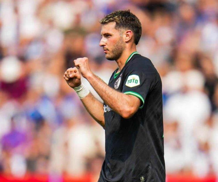 Marca doblete Santiago Giménez en goleada de Feyenoord