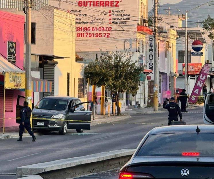 Recibe conductora disparo en la cabeza y choca
