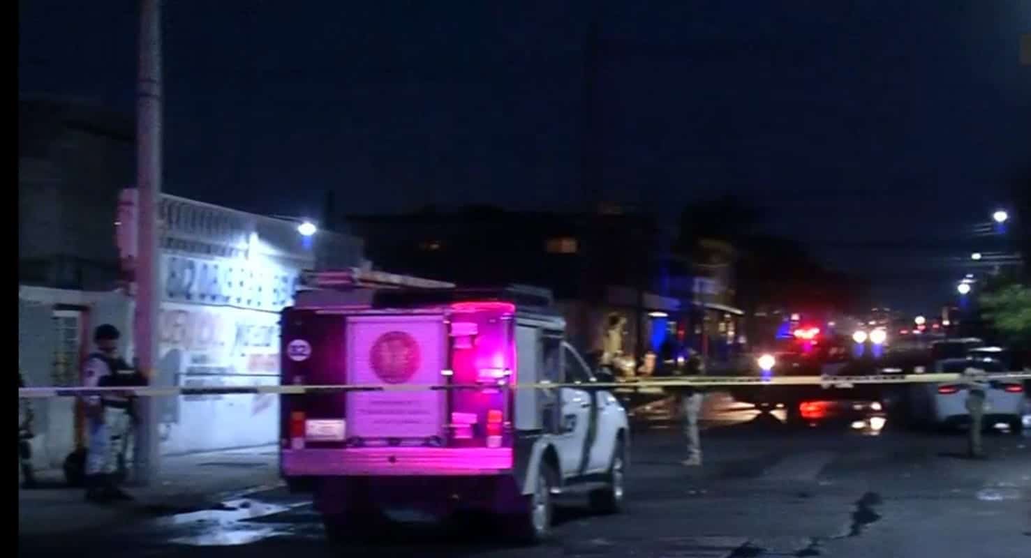 La celebración de un bautizo terminó en tragedia, al registrarse una riña entre vecinos e invitados, dejando un saldo de un muerto y varios lesionados en la Colonia Reforma de Monterrey.