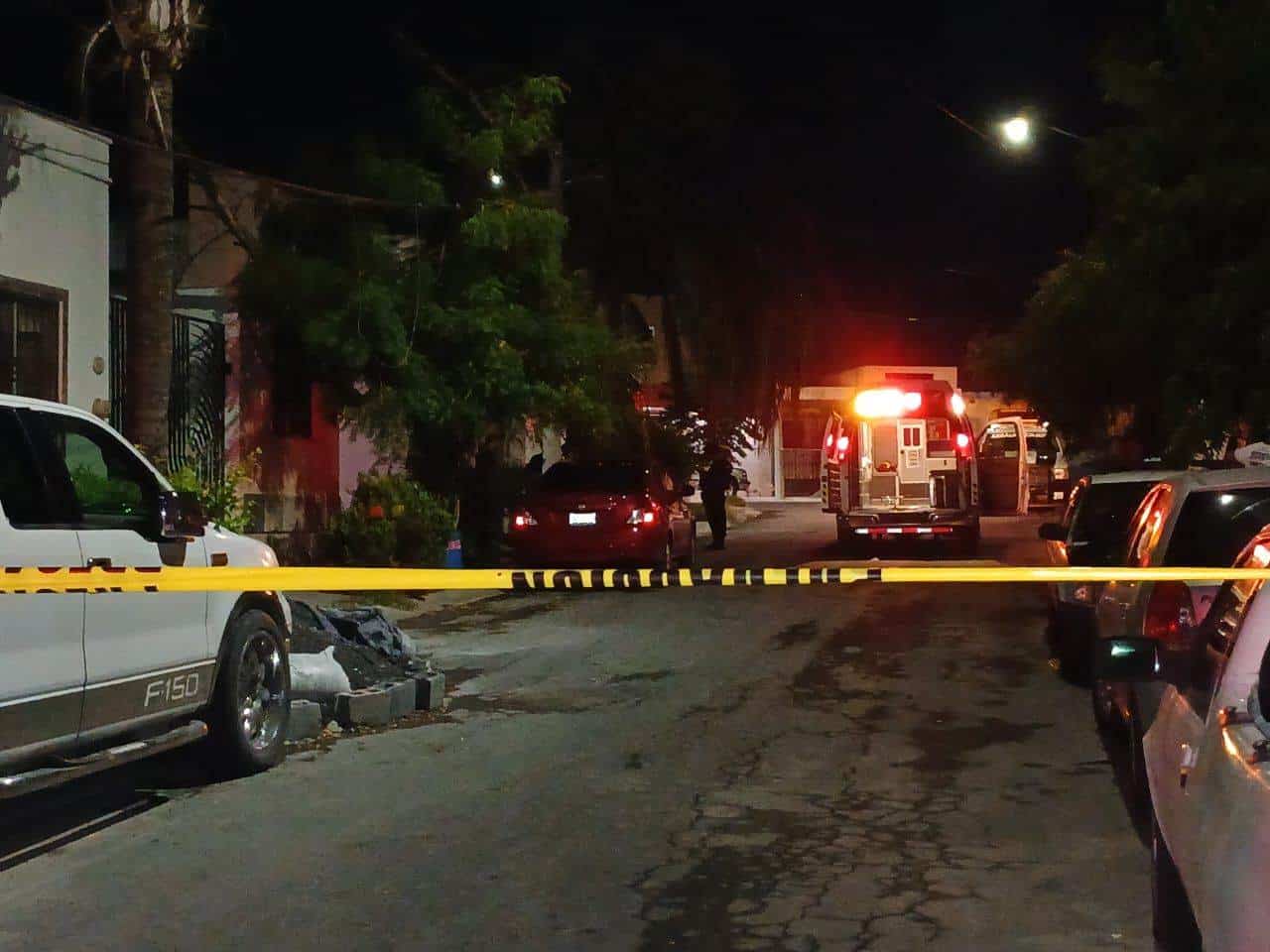Hombres armados ingresaron a un domicilio de la Colonia Hacienda San Marcos, en el municipio de Juárez, donde atacaron a balazos a una pareja, dejando al hombre sin vida y la mujer con heridas graves.