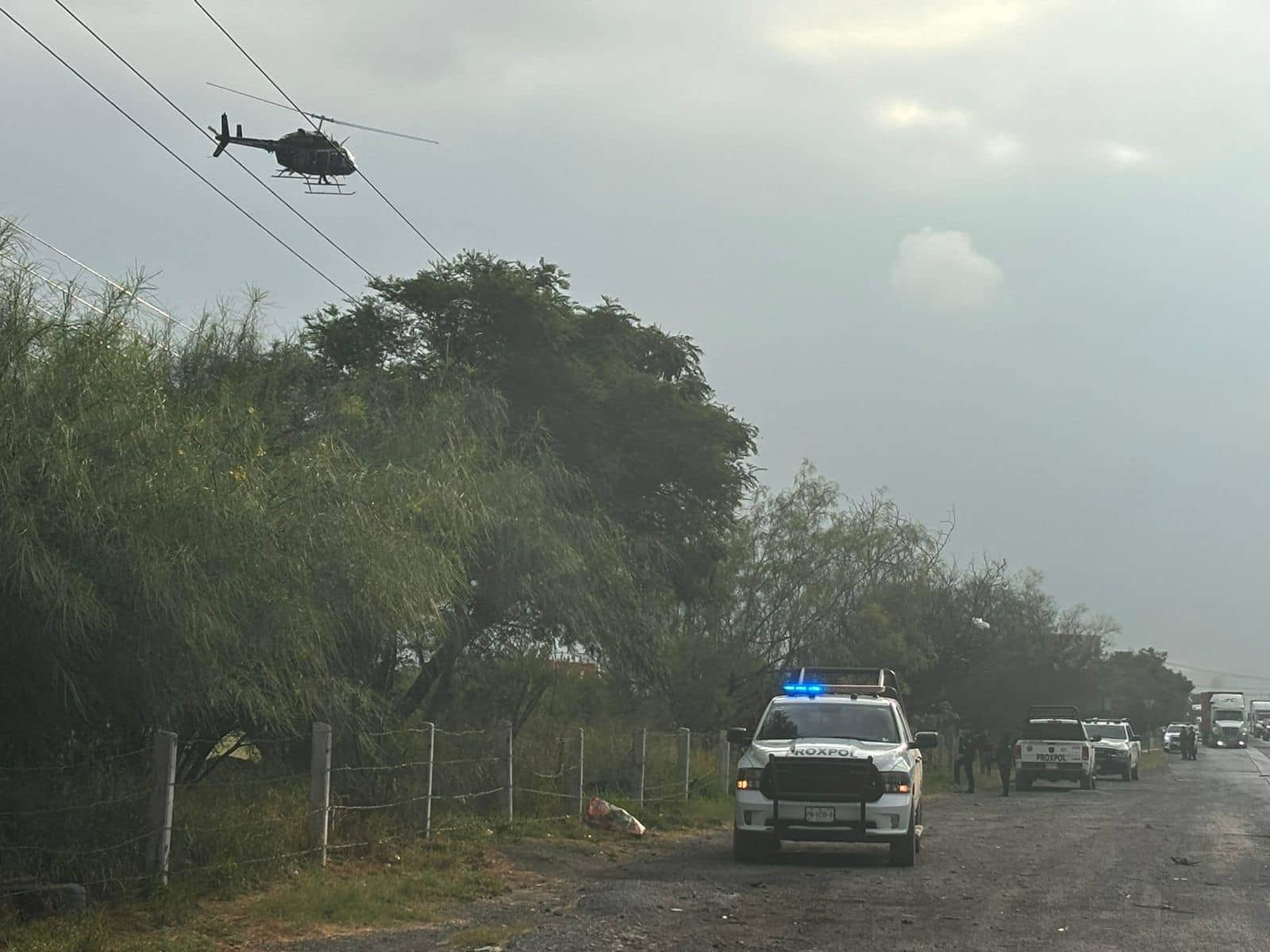 Elementos de la policía preventiva de Escobedo, lograron el rescate de una persona que estaba privada de la libertad y detuvieron a dos integrantes de un grupo de la delincuencia organizada, durante un enfrentamiento registrado en el Libramiento Noreste.