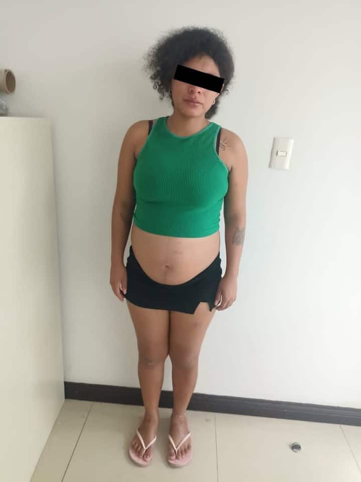 Dos mujeres fueron detenidas, por elementos de la Policía Municipal, luego de sorprenderlas con diversas dosis de drogas entre sus pertenencias, en el municipio de Cadereyta.