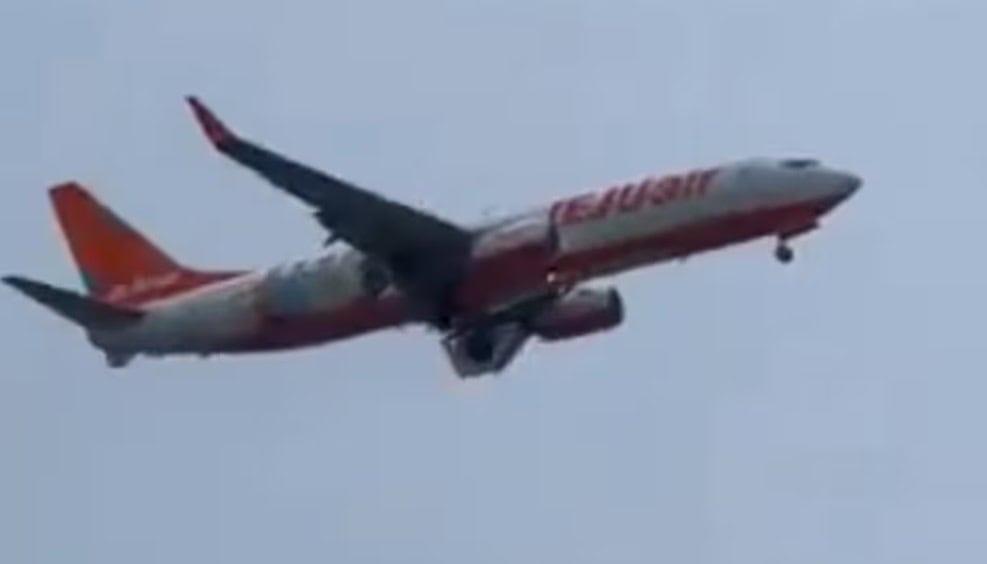 Avión cancela aterrizaje en Fukuoka, Japón, por fuertes vientos Avión cancela aterrizaje en Fukuoka, Japón, por fuertes vientos