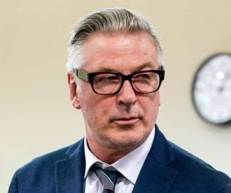 Fiscal solicita reconsideración de cargos contra Alec Baldwin Fiscal solicita reconsideración de cargos contra Alec Baldwin
