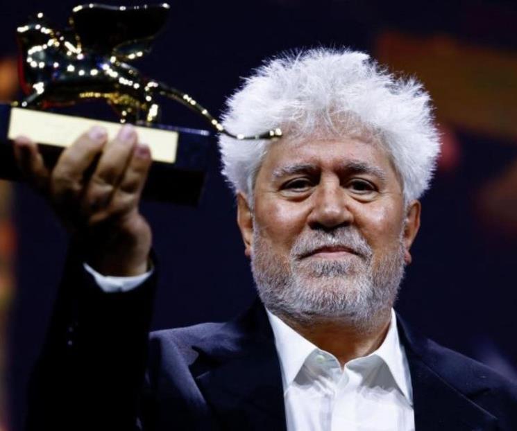 Gana Pedro Almodóvar el León de Oro por largometraje en inglés 