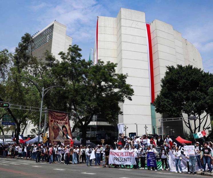 Trabajadores del Poder Judicial llegan a acampar afuera del Senado