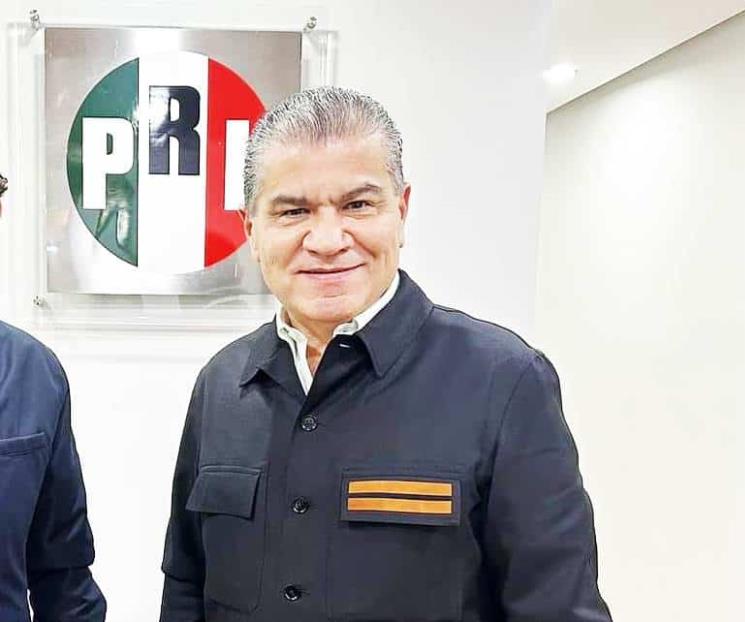 Regresa a México el senador Miguel Ángel Riquelme
