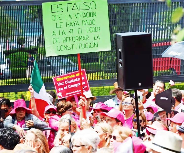 Protestas del PJ irrumpen evento de AMLO y Claudia
