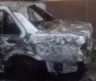 Queman vehículos de policías Queman vehículos de policías