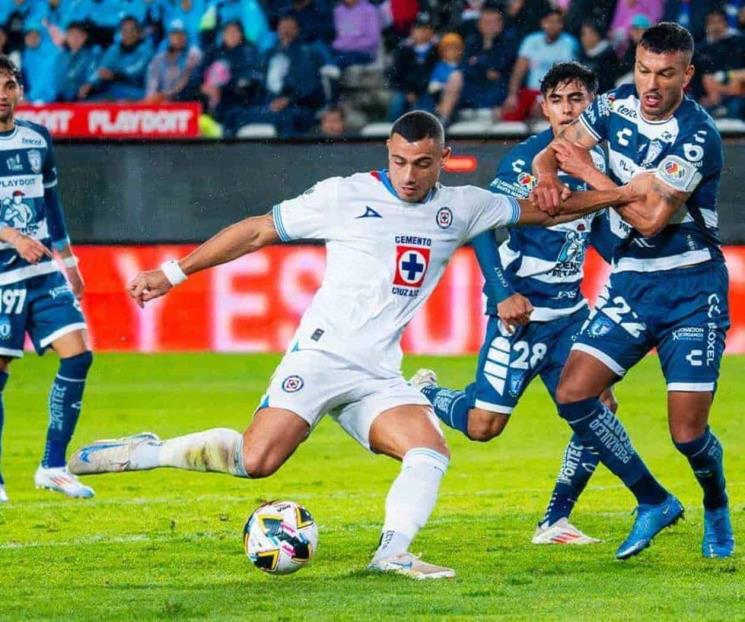 Logra Cruz Azul remontar a Pachuca y sigue de líder