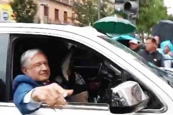 Despedida a AMLO bajo la lluvia