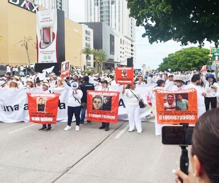 Marchan a favor de la paz en Sinaloa Marchan a favor de la paz en Sinaloa