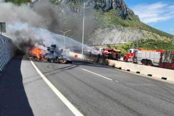 Vinculan a trailero que volcó y mató a 6 en la Saltillo-Monterrey