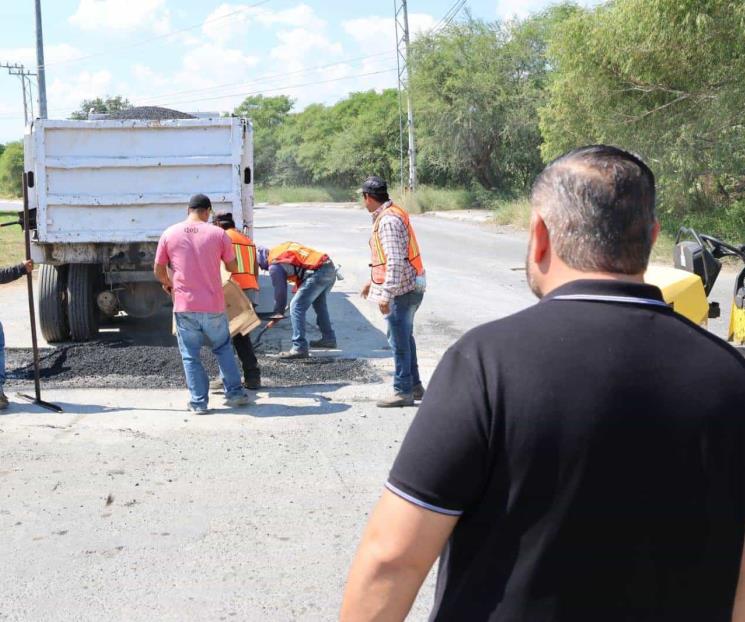 Supervisa ‘El Cuate’ trabajos de bacheo Supervisa ‘El Cuate’ trabajos de bacheo