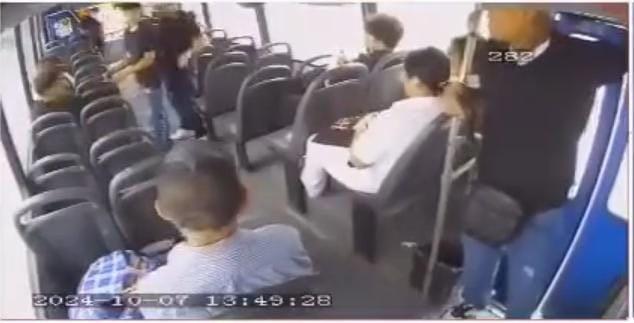 Asaltan a pasajeros de camión Asaltan a pasajeros de camión