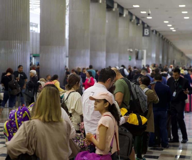 Retrocede turismo aéreo a México en agosto; liga dos meses a la baja