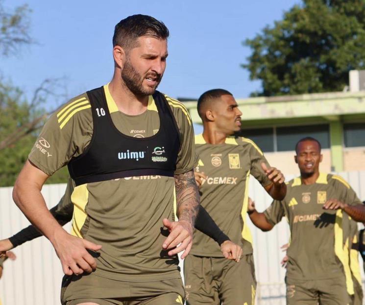 Podría Gignac perderse el Clásico Regio