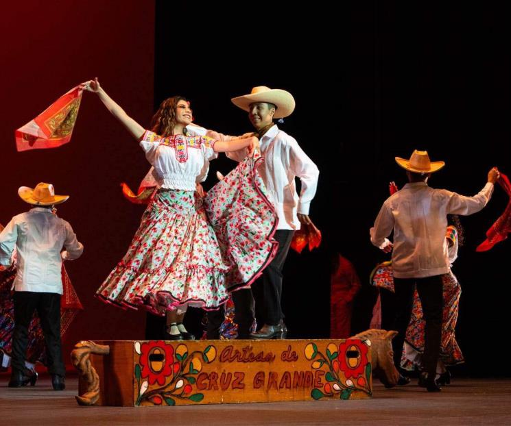 Engalana el folklor los 40 años del Teatro de la Ciudad Engalana el folklor los 40 años del Teatro de la Ciudad