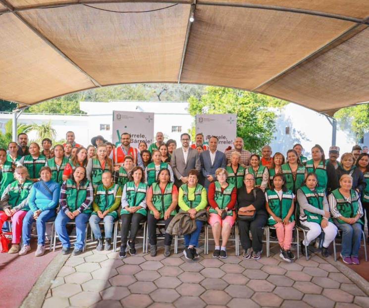 Desayuna David de la Peña con equipo de ‘Bárrele, bárrele’