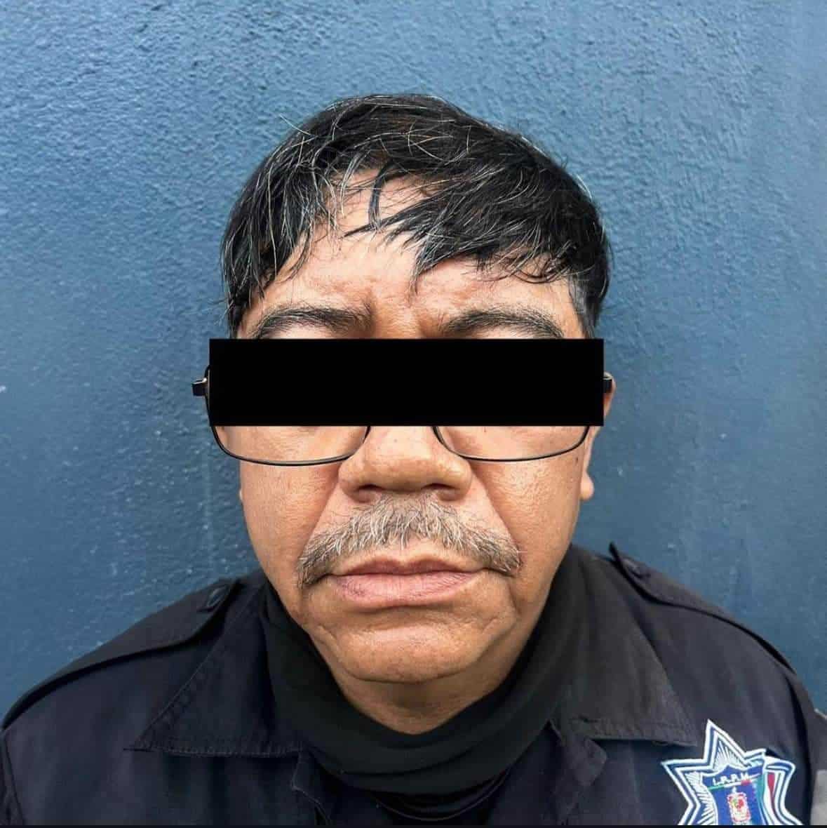 Un elemento de la Secretaria de Seguridad Pública del municipio de García, fue detenido por sus propios compañeros, luego de ser acusado de trabajar como “Halcón”, para un grupo de la delincuencia organizada.