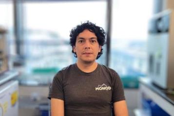 Científico de UNAM logra sueño de colaborar con Nobel de Química