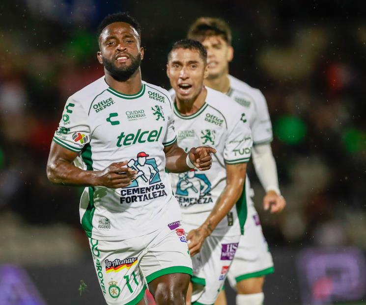 León toma oxígeno León toma oxígeno