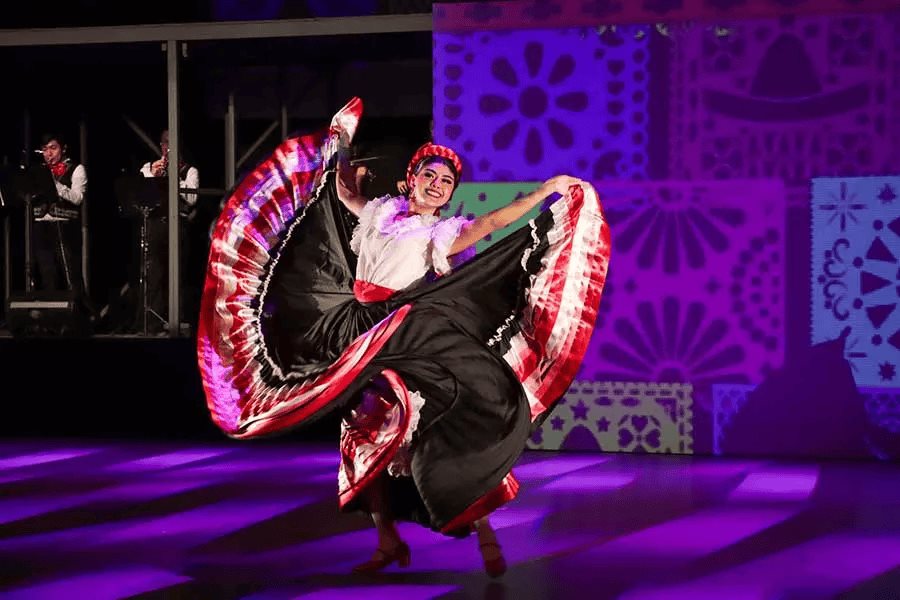 Rosa mexicano y Ramón Valdiosera: homenaje con folclore y tradición Rosa mexicano y Ramón Valdiosera: homenaje con folclore y tradición